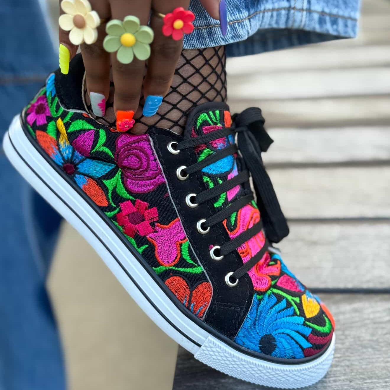 FREEDAZZ embroidered HUMMINGBIRD sneaker; Unisex sizes 6-13 – Freedazz